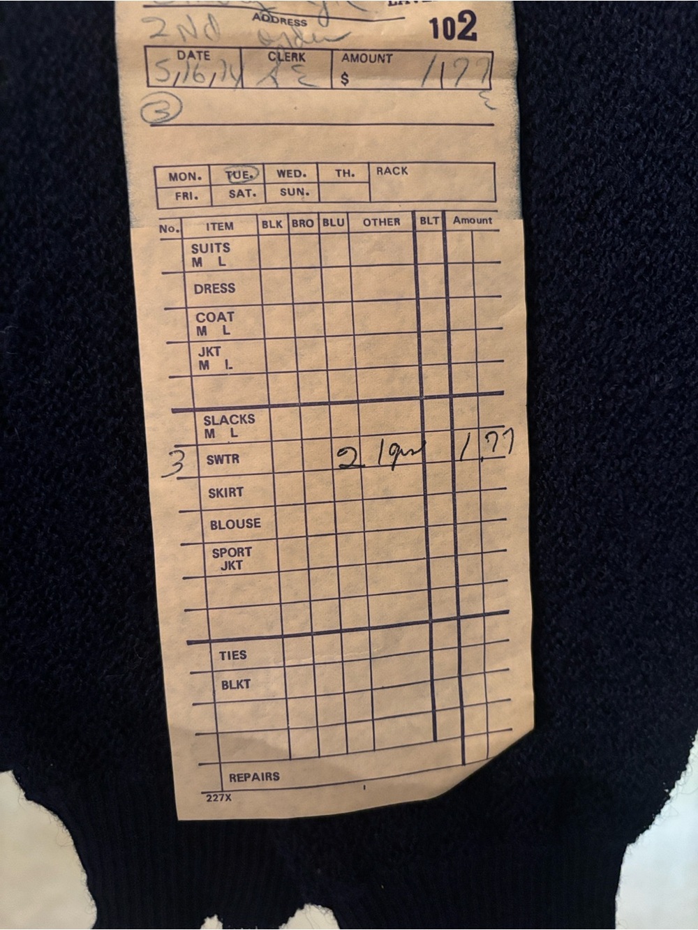 VINTAGE 70s Navy V-Neck Women’s Sweater - Picture 5 of 5